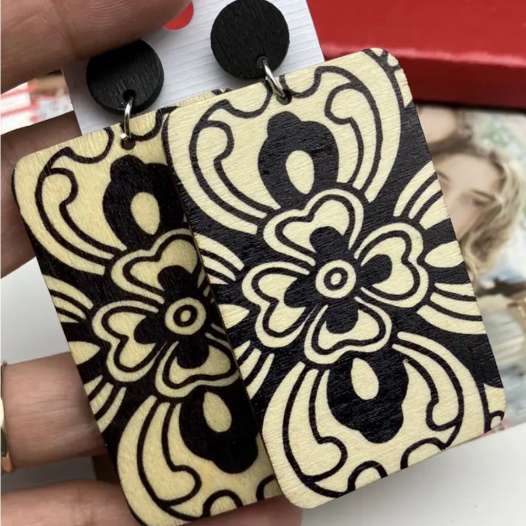 Elegant Black And Cream Patterned Earrings